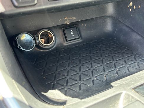 Used 2021 Toyota RAV4 XLE w/ XLE Grade Weather Package AWD/4WD image 16