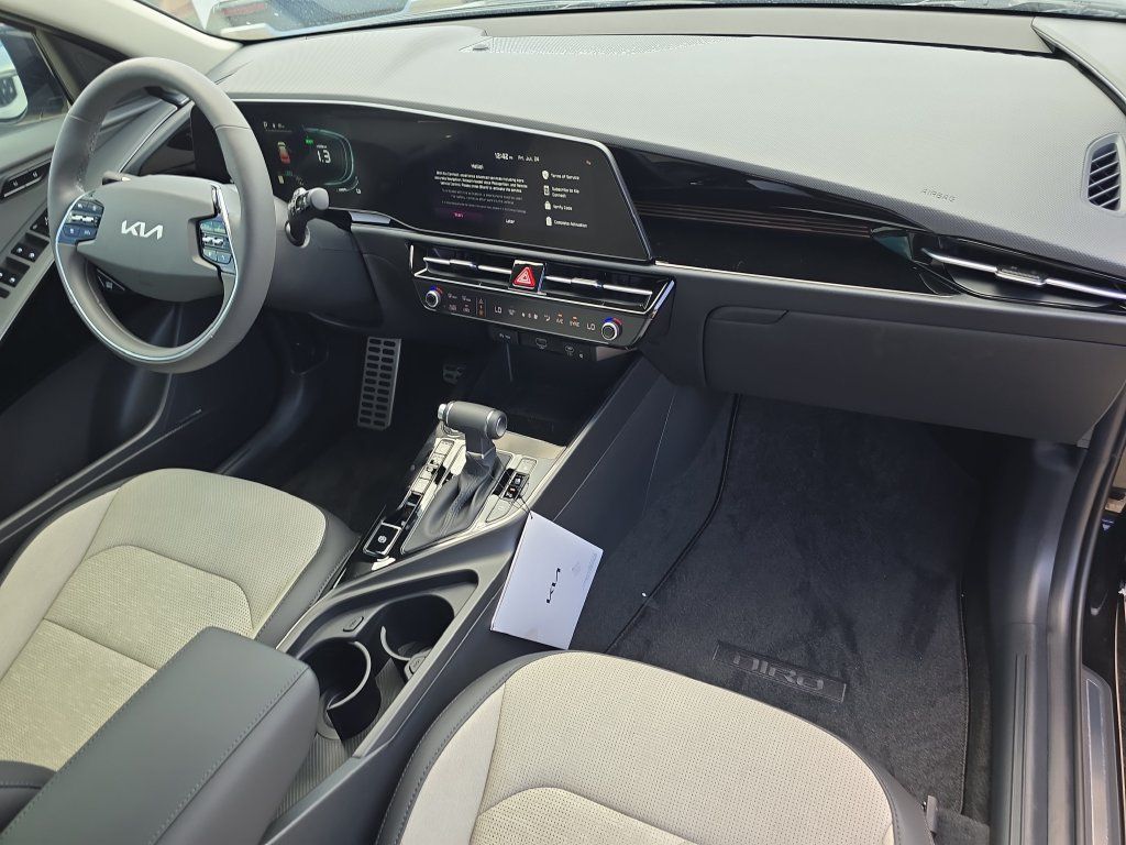 New 2026 Kia Niro SX Touring FWD image 12