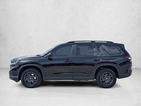Used 2025 Honda Pilot TrailSport image 9
