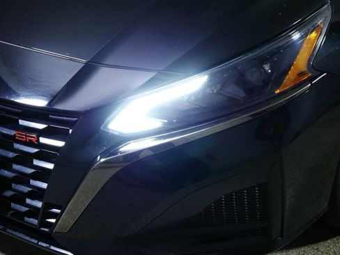 Used 2023 Nissan Altima 2.5 SR image 16