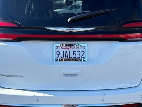 Used 2023 Chrysler Pacifica Touring-L image 47