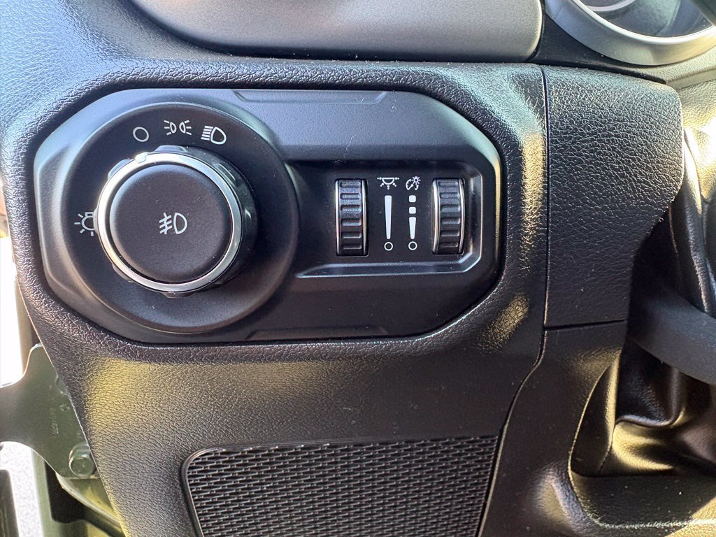 Used 2022 Jeep Wrangler Sport AWD/4WD image 15