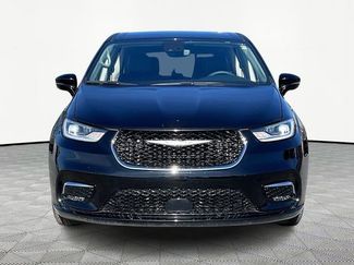 Used 2024 Chrysler Pacifica Touring-L video 2