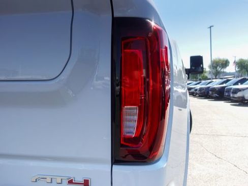 Used 2022 GMC Sierra 2500 AT4 w/ AT4 Premium Plus Package AWD/4WD image 7