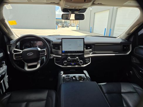 Used 2024 Ford Expedition XLT RWD image 17