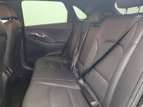 Used 2018 Hyundai Elantra GT Sport FWD image 18