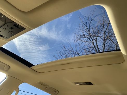 Used 2020 Lexus LX 570 4WD w/ 3rd Row & Luxury Pkg image 28