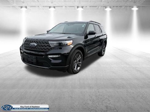 Certified 2022 Ford Explorer XLT w/ Equipment Group 202A image 3