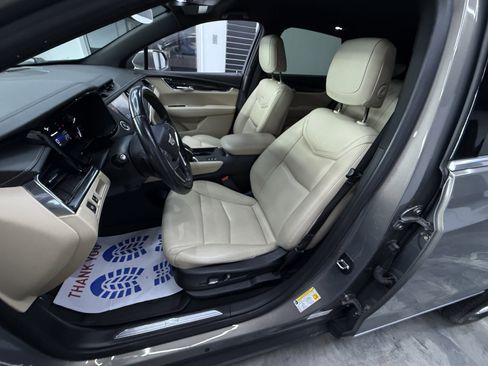 Used 2019 Cadillac XT5 AWD image 12