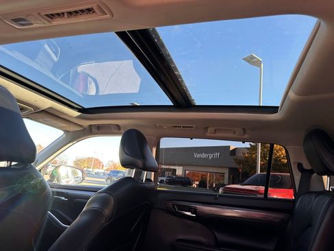 Used 2021 Toyota Highlander Platinum image 24