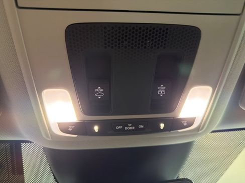 Used 2025 Honda Pilot Touring image 34