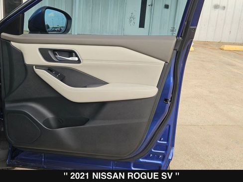 Used 2021 Nissan Rogue SV w/ Premium Package image 34