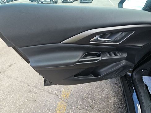 Used 2025 Chevrolet Equinox EV LT w/ LPO, All-Weather Mat Package image 11