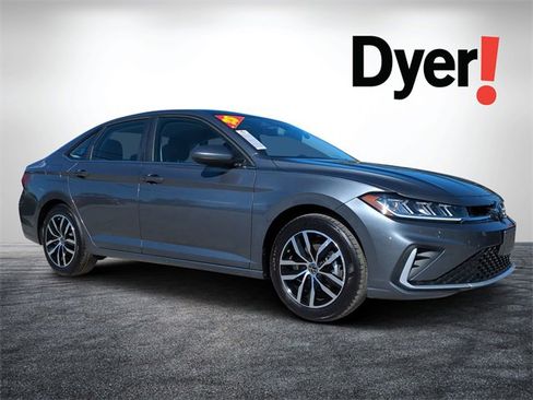 Used 2025 Volkswagen Jetta SE image 1