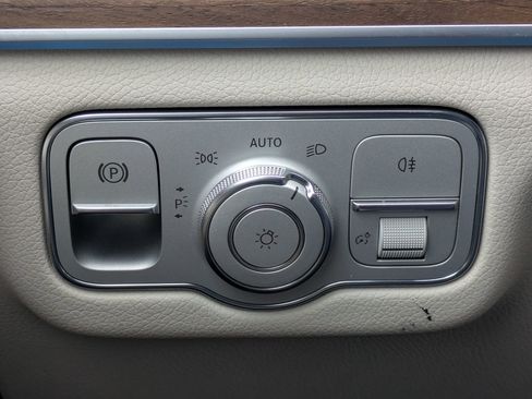 Used 2021 Mercedes-Benz GLS 580 4MATIC image 16