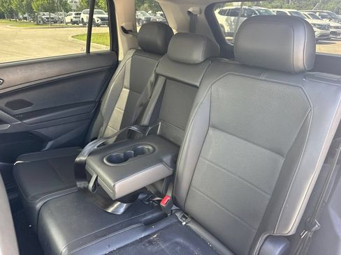 Used 2018 Volkswagen Tiguan SE FWD image 11