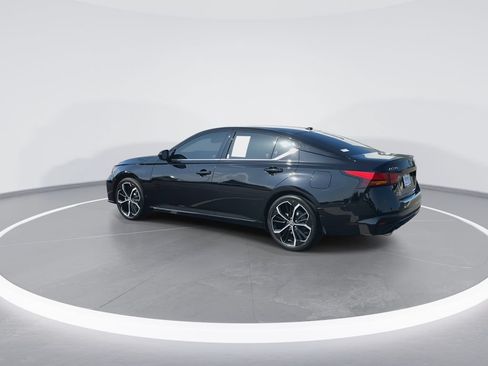 Used 2023 Nissan Altima 2.5 SR w/ SR Premium Package FWD image 6