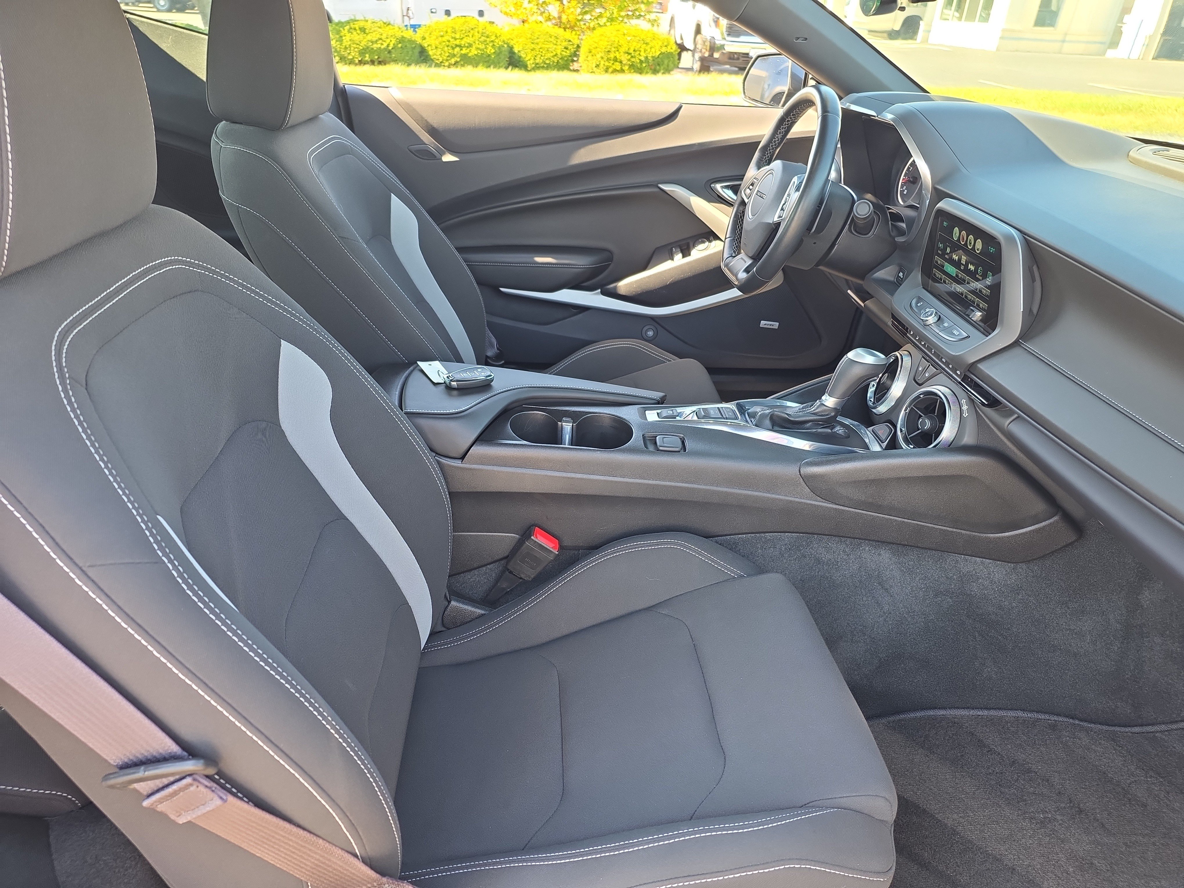 Used 2016 Chevrolet Camaro LT w/ Technology Package RWD image 11