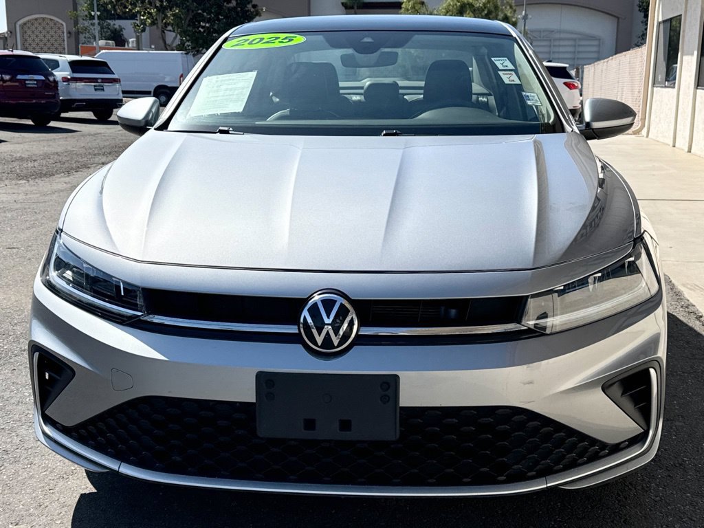 Used 2025 Volkswagen Jetta SE FWD image 8