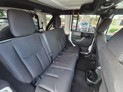 Used 2018 Jeep Wrangler Unlimited Sport S AWD/4WD image 17