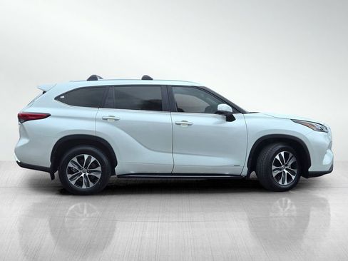 Used 2023 Toyota Highlander Bronze Edition AWD/4WD image 3