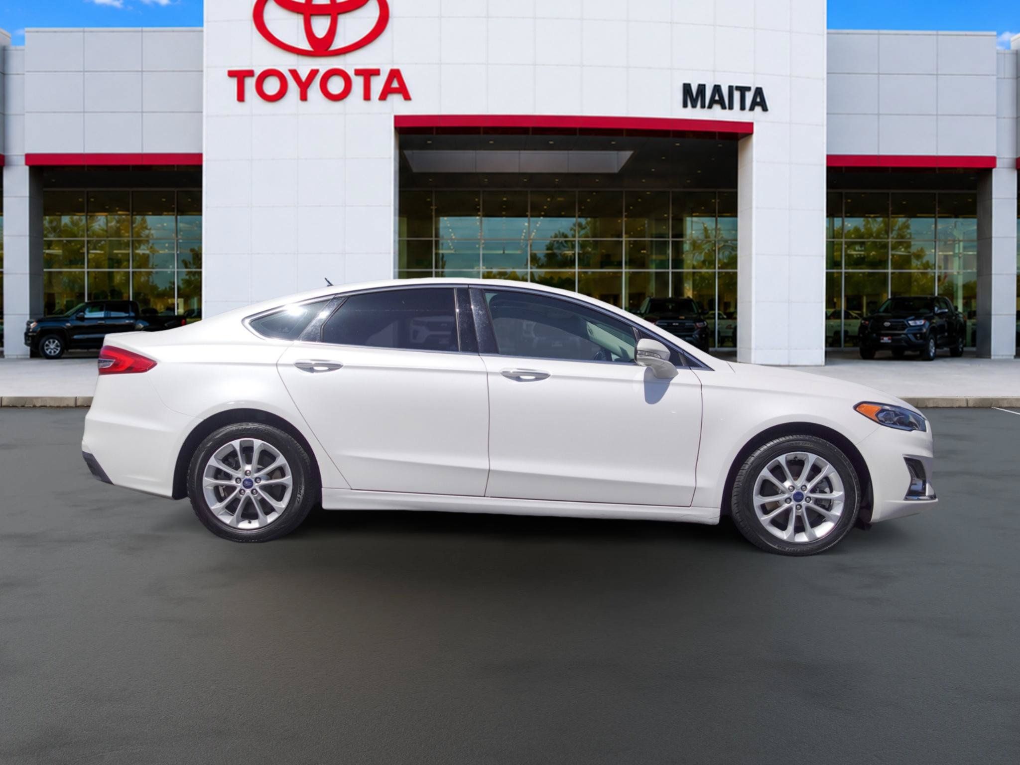 Used 2019 Ford Fusion Energi Titanium FWD image 2