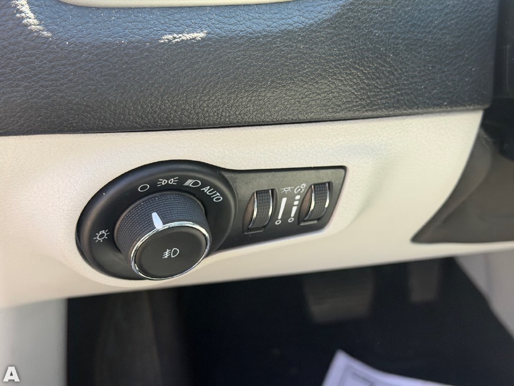 Used 2021 Jeep Compass Latitude w/ Driver Assistance Group FWD image 7