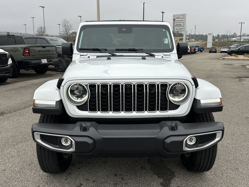 Used 2025 Jeep Wrangler Sahara image 2