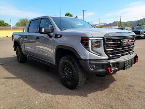 Used 2024 GMC Sierra 1500 AT4X w/ AT4X AEV Edition image 3