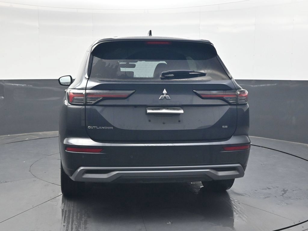 Used 2025 Mitsubishi Outlander SE FWD image 5