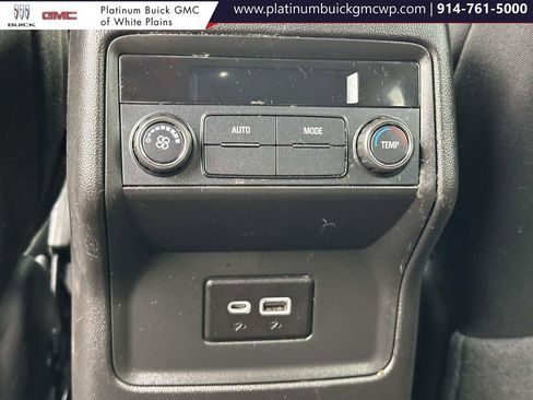 Used 2023 GMC Acadia SLE image 17