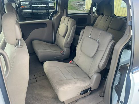 Used 2011 Chrysler Town & Country Touring w/ Trailer Tow Group FWD image 15