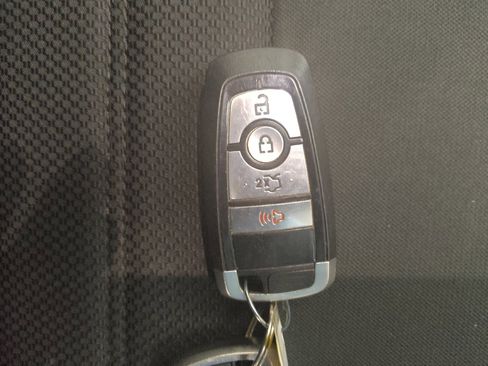 Used 2020 Ford Fusion SE AWD/4WD image 32