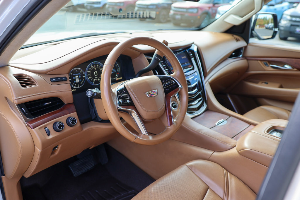Used 2015 Cadillac Escalade Platinum AWD/4WD image 31