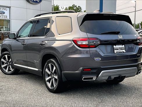 Used 2025 Honda Pilot Touring image 11