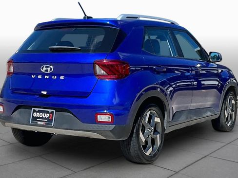 Used 2024 Hyundai Venue Limited FWD image 11