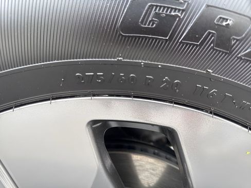 Used 2023 Ford F150 Lightning Lariat image 33