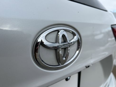 Certified 2023 Toyota Highlander XLE image 7