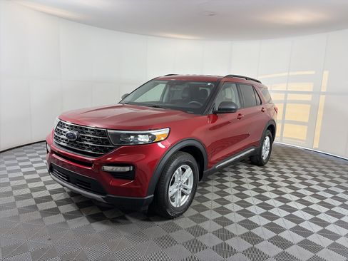 Used 2023 Ford Explorer XLT w/ Equipment Group 202A image 2