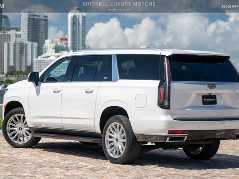 Used 2024 Cadillac Escalade ESV Luxury AWD/4WD image 12