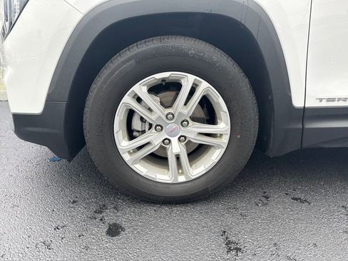 Used 2023 GMC Terrain SLE image 30