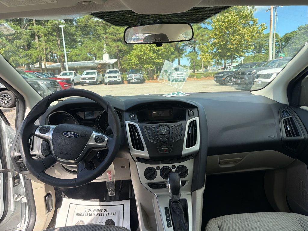 Used 2012 Ford Focus SE FWD image 12