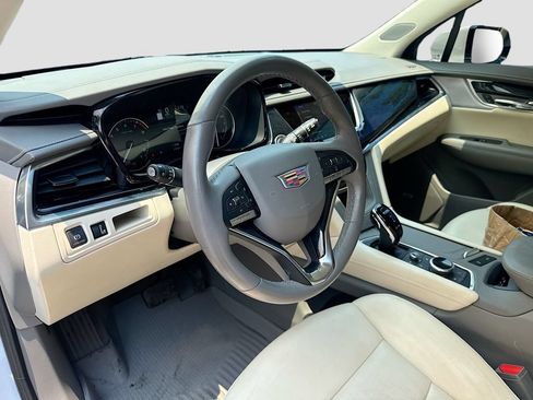 Used 2024 Cadillac XT6 Premium Luxury w/ LPO, Floor Liner Package AWD/4WD image 10
