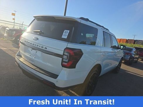 Used 2023 Ford Expedition Limited AWD/4WD image 3