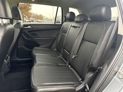 Used 2022 Volkswagen Tiguan SE w/ Panoramic Sunroof Package image 25