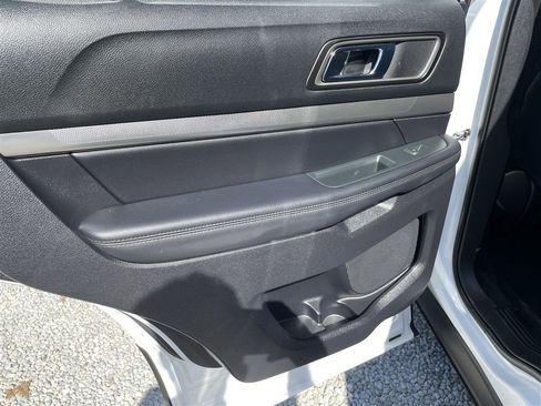 Used 2018 Ford Explorer XLT image 15