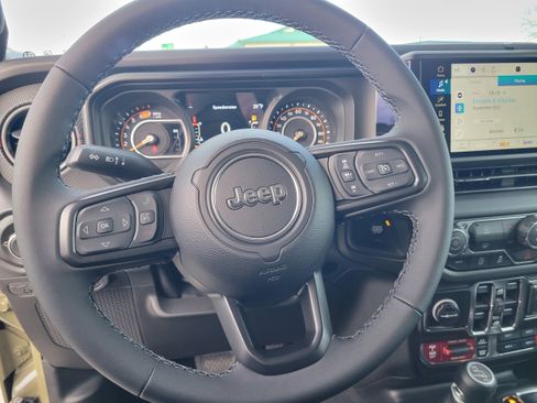 New 2026 Jeep Wrangler Unlimited Rubicon w/ Xtreme 35 Tire Package image 8