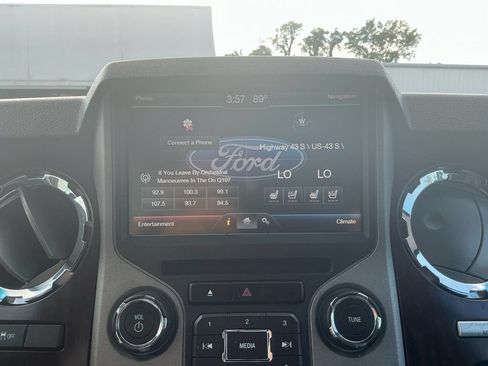 Used 2015 Ford F250 Lariat w/ Lariat Ultimate Package AWD/4WD image 26