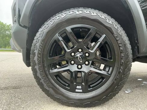 Used 2023 Chevrolet Colorado Trail Boss w/ Technology Package AWD/4WD image 15