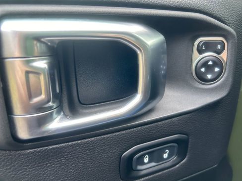 Used 2023 Jeep Wrangler Sahara image 23